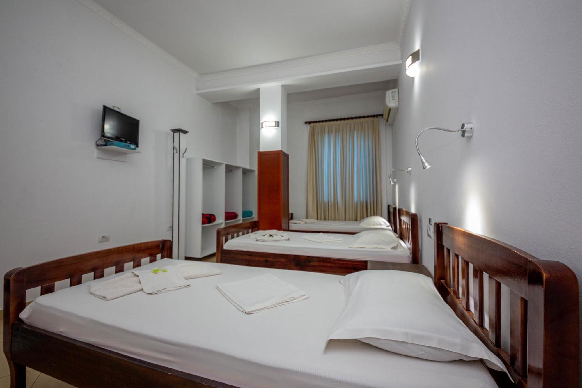 Hotel Shpella Berat Exteriör bild